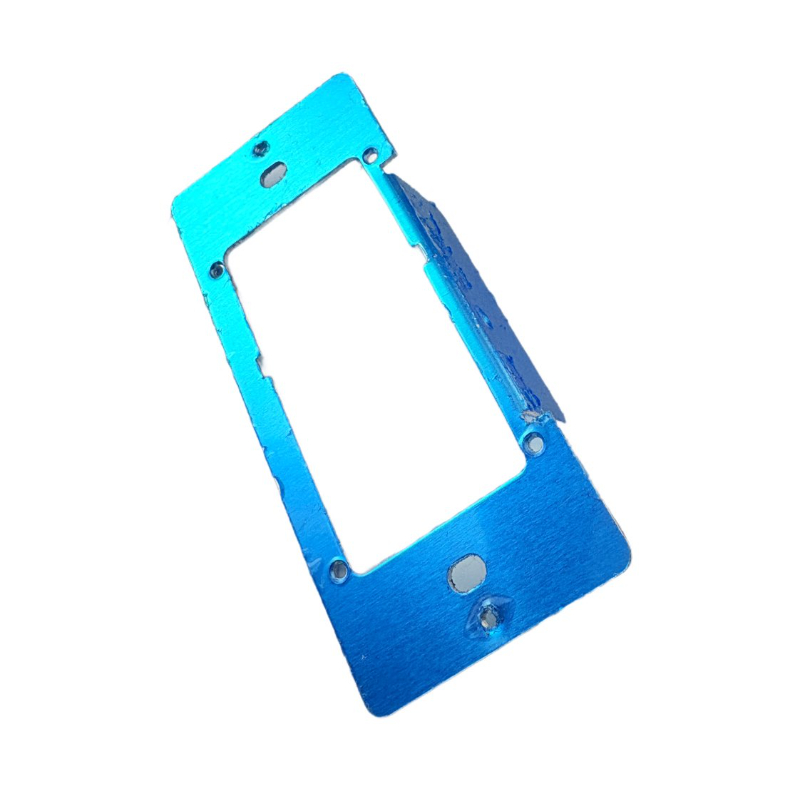 Металлический кронштейн для электронных устройств